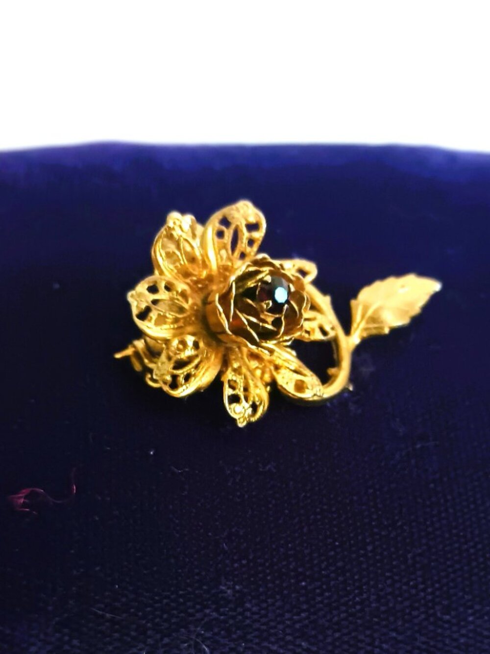 Tiny Filigree Flower Brooch 1.5" L Vtg Gold Tone Layered Prong Black Stone Pin